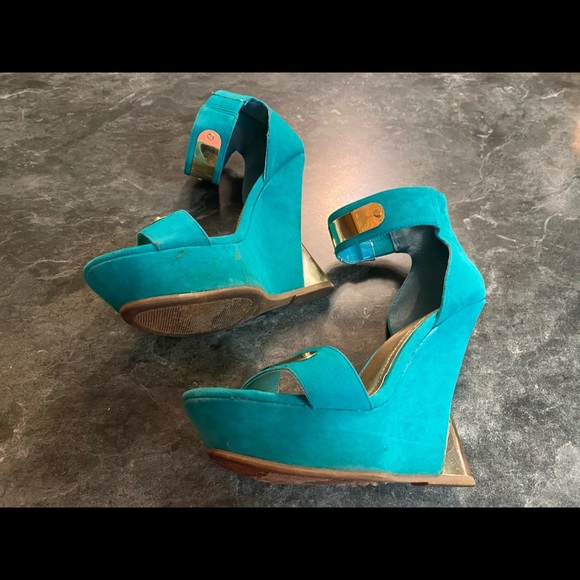 Heel Platform - Picture 2 of 4